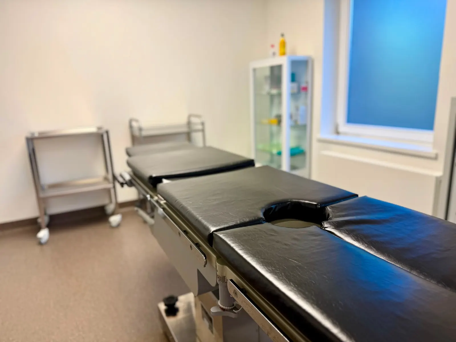 Salle d'opération de 35 m² équipée pour actes ambulatoires, à louer à Uccle (Bruxelles)
